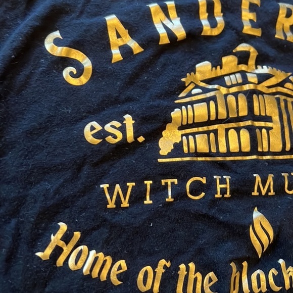 NWOT  HOCUS POCUS WITCHY TEE - SANDERSON WITCH MUSEUM-BLACK FLAME CANDLE- SIZE M - Picture 6 of 6